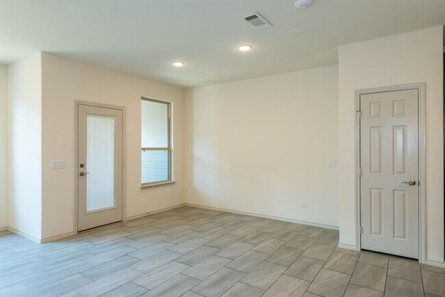 Building Photo - 3417 Avondale Vw Dr