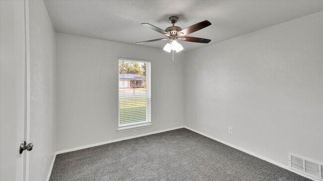 Building Photo - 1500 High Ridge Rd