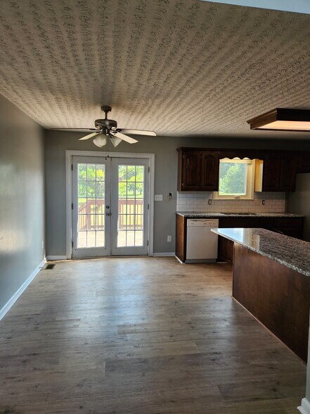 Building Photo - 1069 Pickle Rd