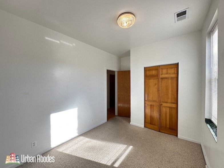 Building Photo - 1401 N Bosworth Ave