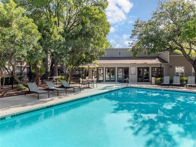 Swimming Pool - Sapphire Apartments