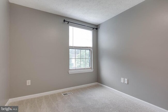 Building Photo - 682 Willowby Run