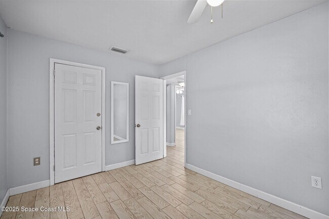 Building Photo - 818 Hampton Way