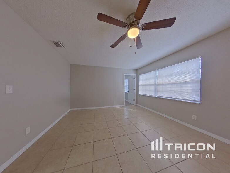 Building Photo - 1569 Lotus Path