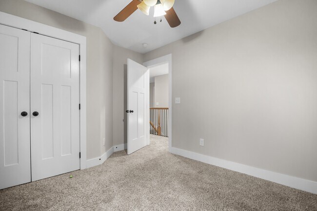 Building Photo - 515 Somerset Ln