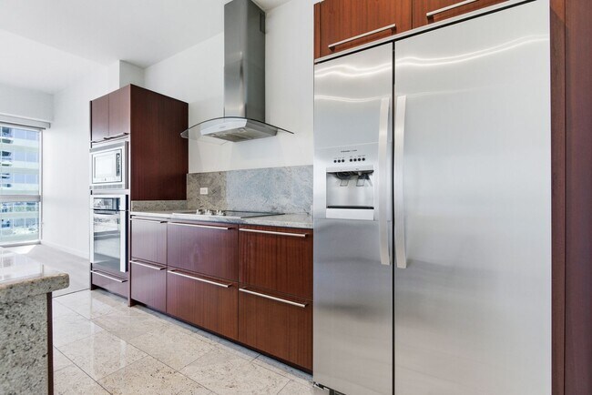 Building Photo - Martin 1905-Stunning Strip Views from this 2Bd Residence