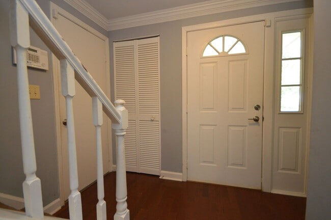 Building Photo - 104 Smokehouse Ln