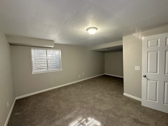 Building Photo - 5563 S Vivian Ct
