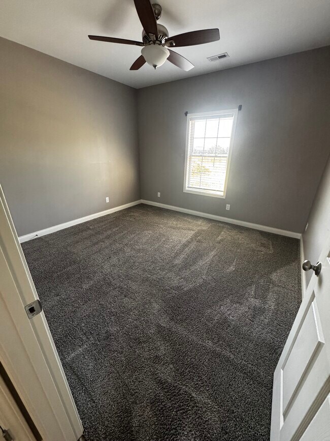 Building Photo - Muddy Springs 10 Plex