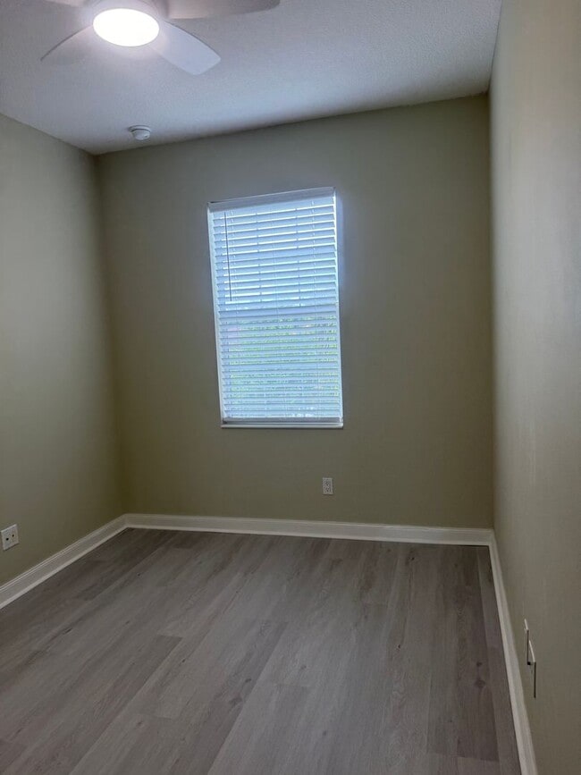 Building Photo - 1603 Napoli Dr W