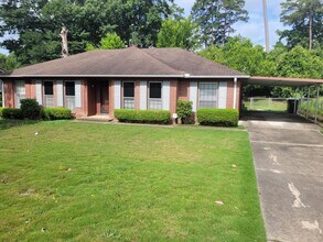 Building Photo - 3 bedroom 2 baths