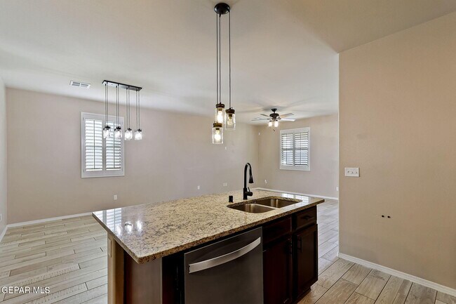 Building Photo - 3921 Desert Dunes Dr