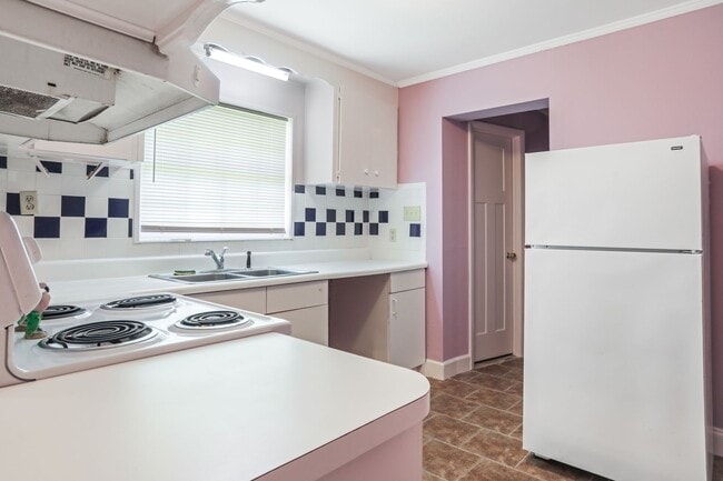 Building Photo - 3bd 2.5ba HOME FOR RENT! With Bonus Space!