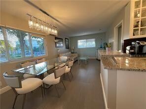 Building Photo - 4564 El Mar Dr