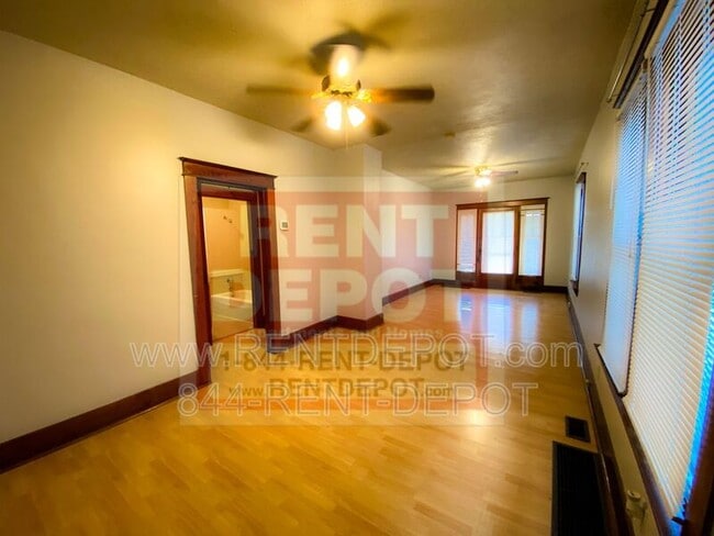 Building Photo - 2208 W Delaware St