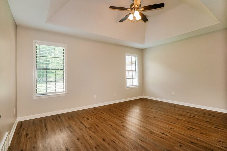 Building Photo - 7896 Jills Creek Dr