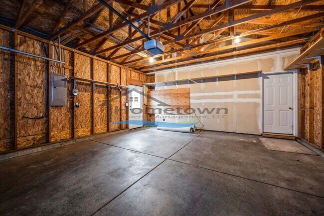 Building Photo - 433 N Brushwood Ct