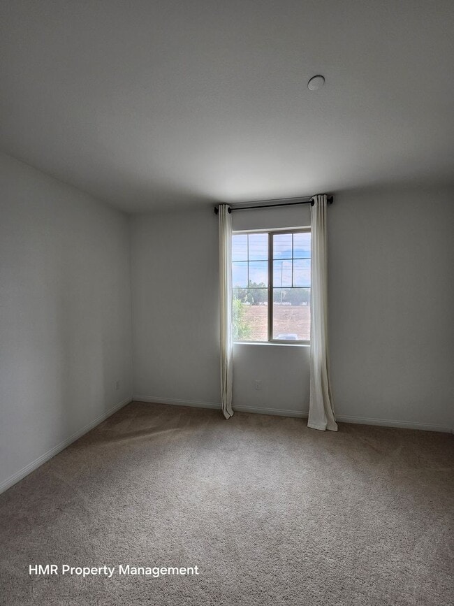 Building Photo - Beautiful two story 5 bedroom in ontario R...
