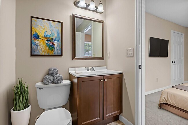 Building Photo - 2 bed 2 bath with a washer & dryer and all...