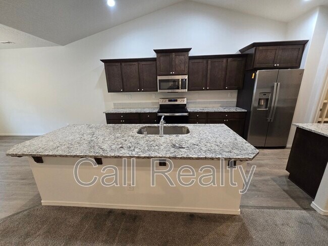 Building Photo - 5609 N Calvin Rd