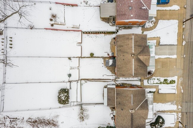 Building Photo - AVAILABLE MAY 1ST! UPDATED THROUGHOUT! 3-bedroom in Beechview!