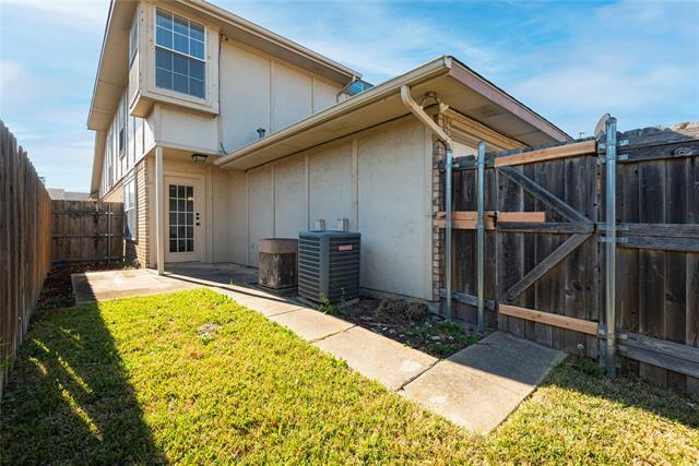 Building Photo - 3600 Hilltop Ln