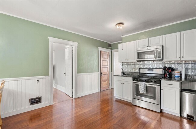 Primary Photo - 14 Forest Ave