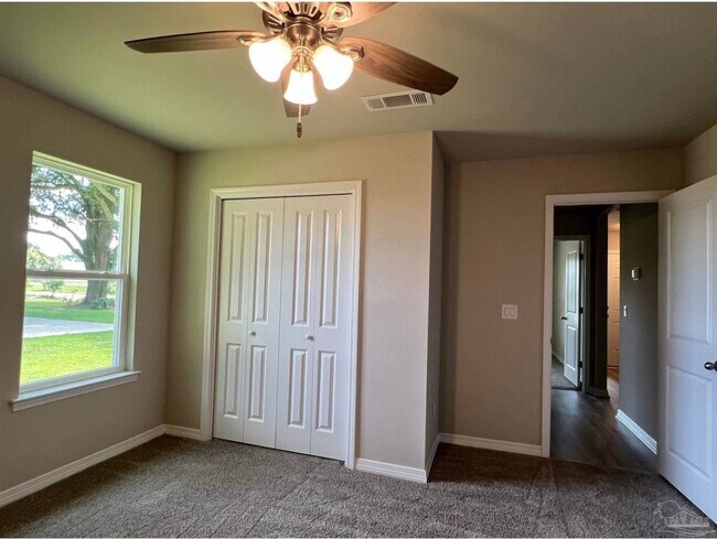Building Photo - 4630 Santa Rosa Dr
