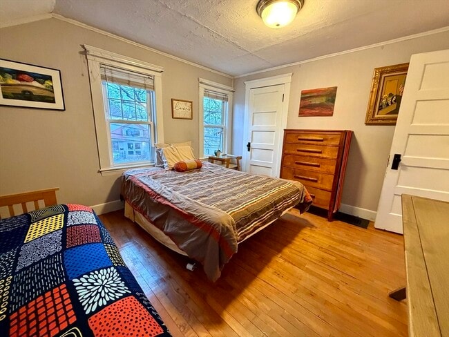 Building Photo - 157 Riverview Ave