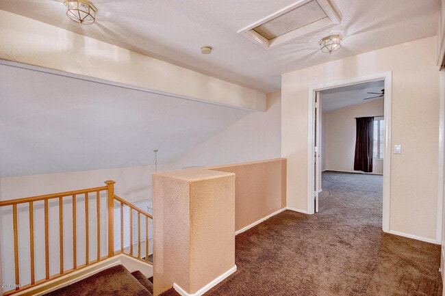 Building Photo - 886 W Bruce Ave