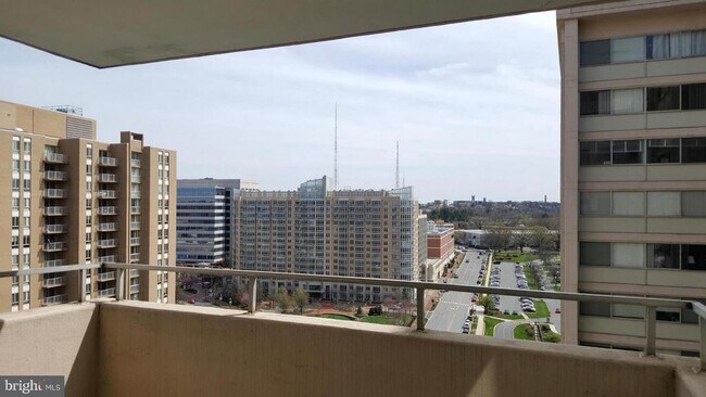 Building Photo - 5500 Friendship Blvd