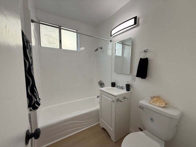 Building Photo - 7339 Woodman Ave