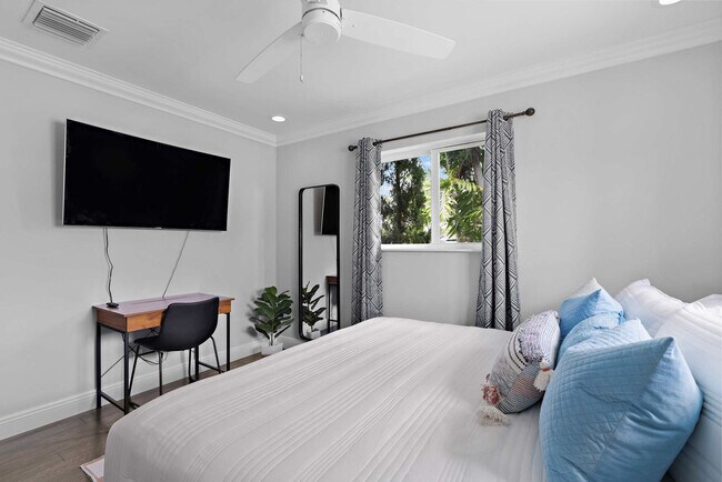 Building Photo - 2001 NW 36th St