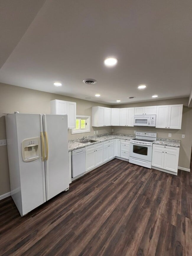 Building Photo - 844 Bales Rd