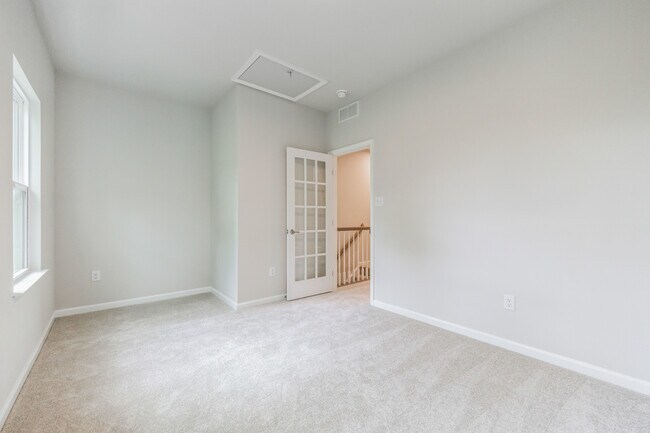 Building Photo - 28 Sidney Ln