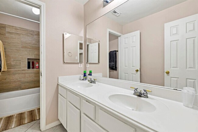 Building Photo - 1802 Whispering Forest Dr