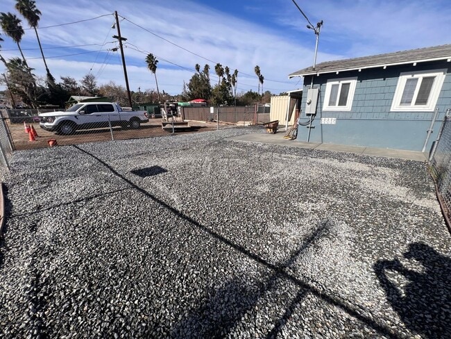 Building Photo - 2BR/1BA House w/ bonus room available FOR RENT NOW!