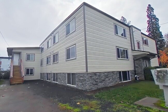 Primary Photo - 1 Bedroom Apartment ~ Close to Campus ~ Ca...