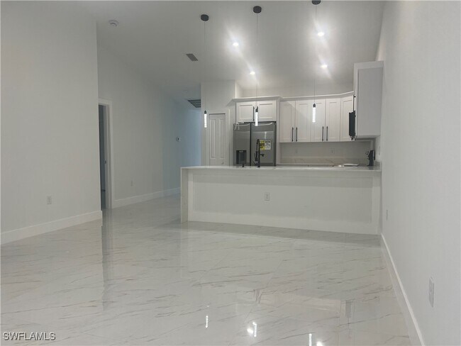 Building Photo - 2403 Dogwood Ave S