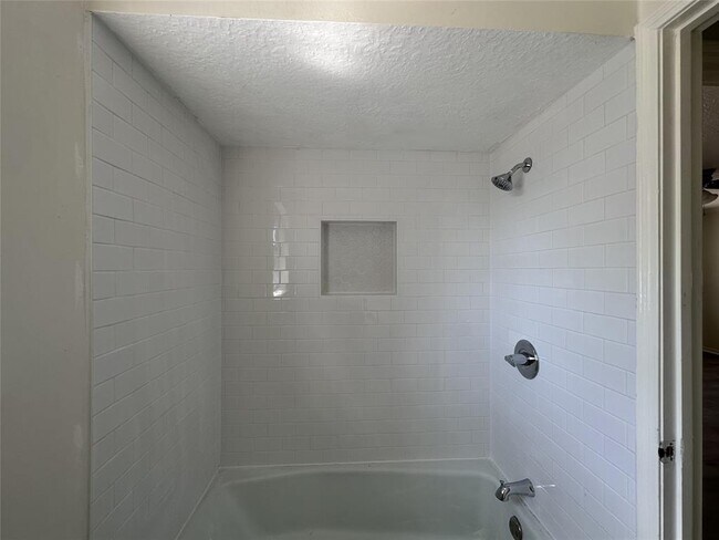 Building Photo - 7703 Braesridge Ct