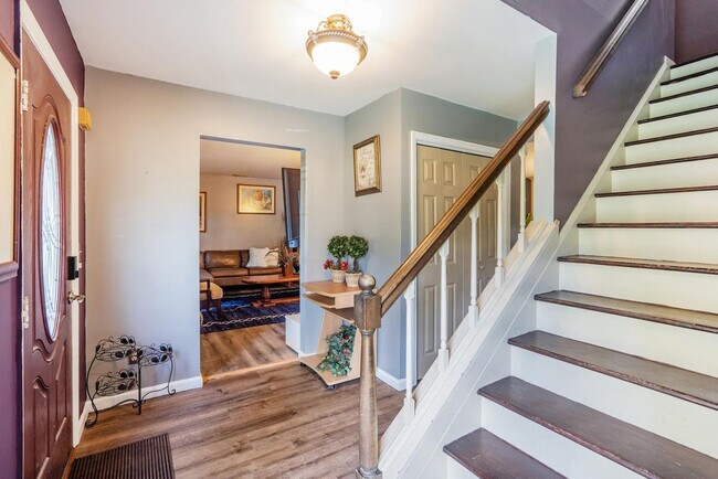 Building Photo - 247 Strawridge Rd