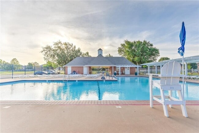 Building Photo - Great Location with Storm Shelter in Brist...