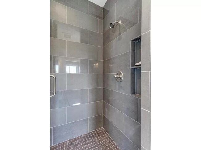 Building Photo - 1499 Belvior Ln NE