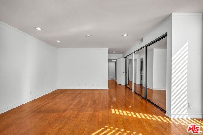 Building Photo - 7301 Vista Del Mar