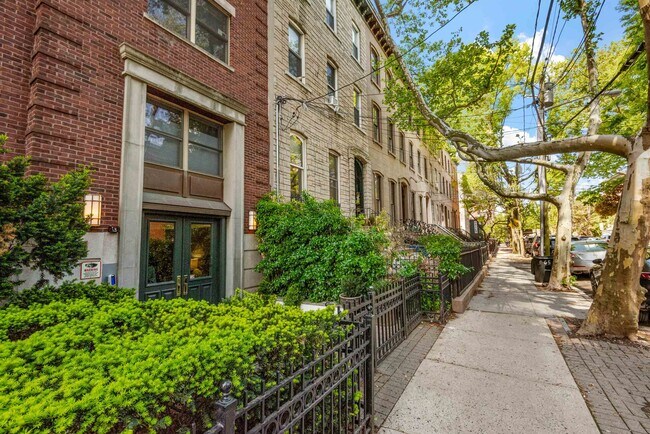 Building Photo - 63 Sussex St