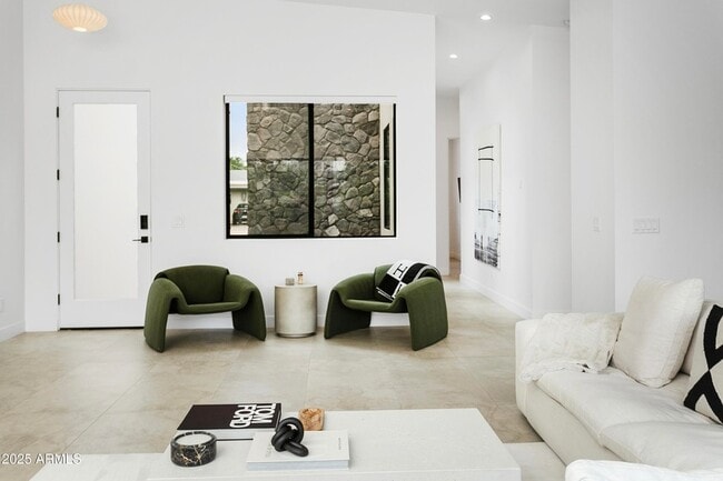 Building Photo - 4002 N 33rd Pl