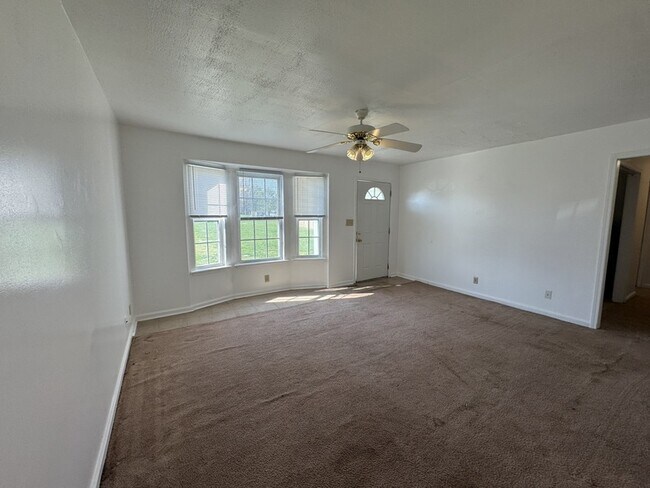 Building Photo - 518 Bruce Jenner Dr