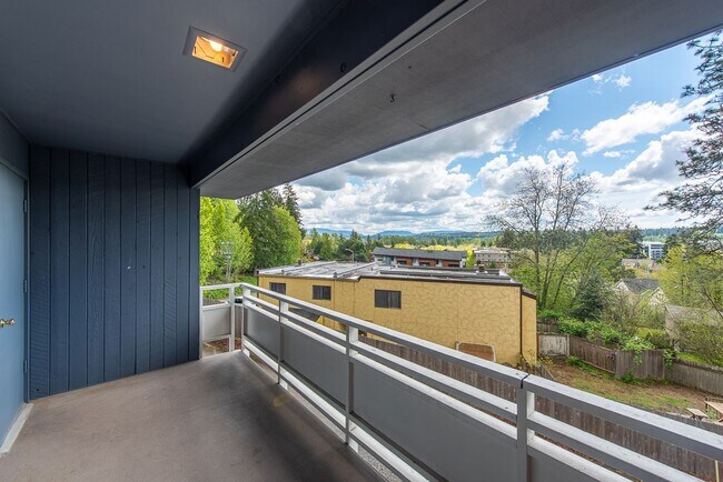 Building Photo - Amazing 2bed/1bath Apartment w/ Covered Parking in Redmond!