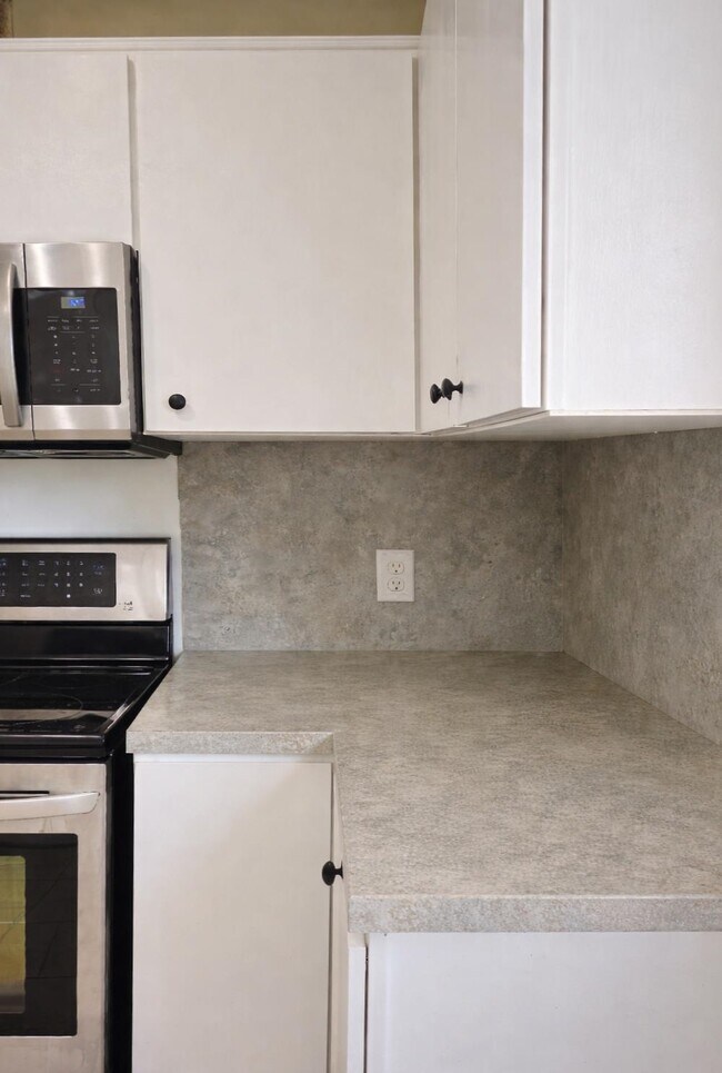 Building Photo - 811 17th Ave