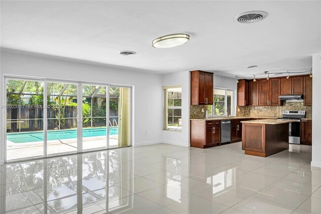 Building Photo - 13100 SW 81st Ave